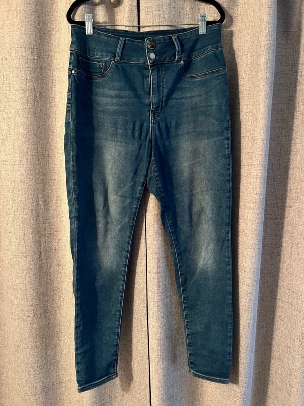 Seven7 Dark Blue High-Rise Skinny Jeans with Brown Patch